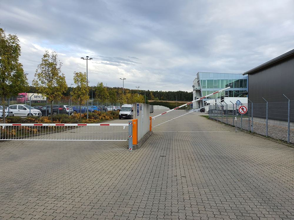 Schranke öffnet in 4 Sekunden, Logistiklager Florstadt, 100 % Einschaltdauer